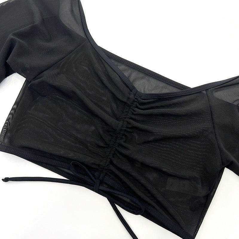 Ensemble de plage trois pièces noir pour femme Nolisse avec maillot de bain, crop top en tulle transparent à manches longues et short froncé...