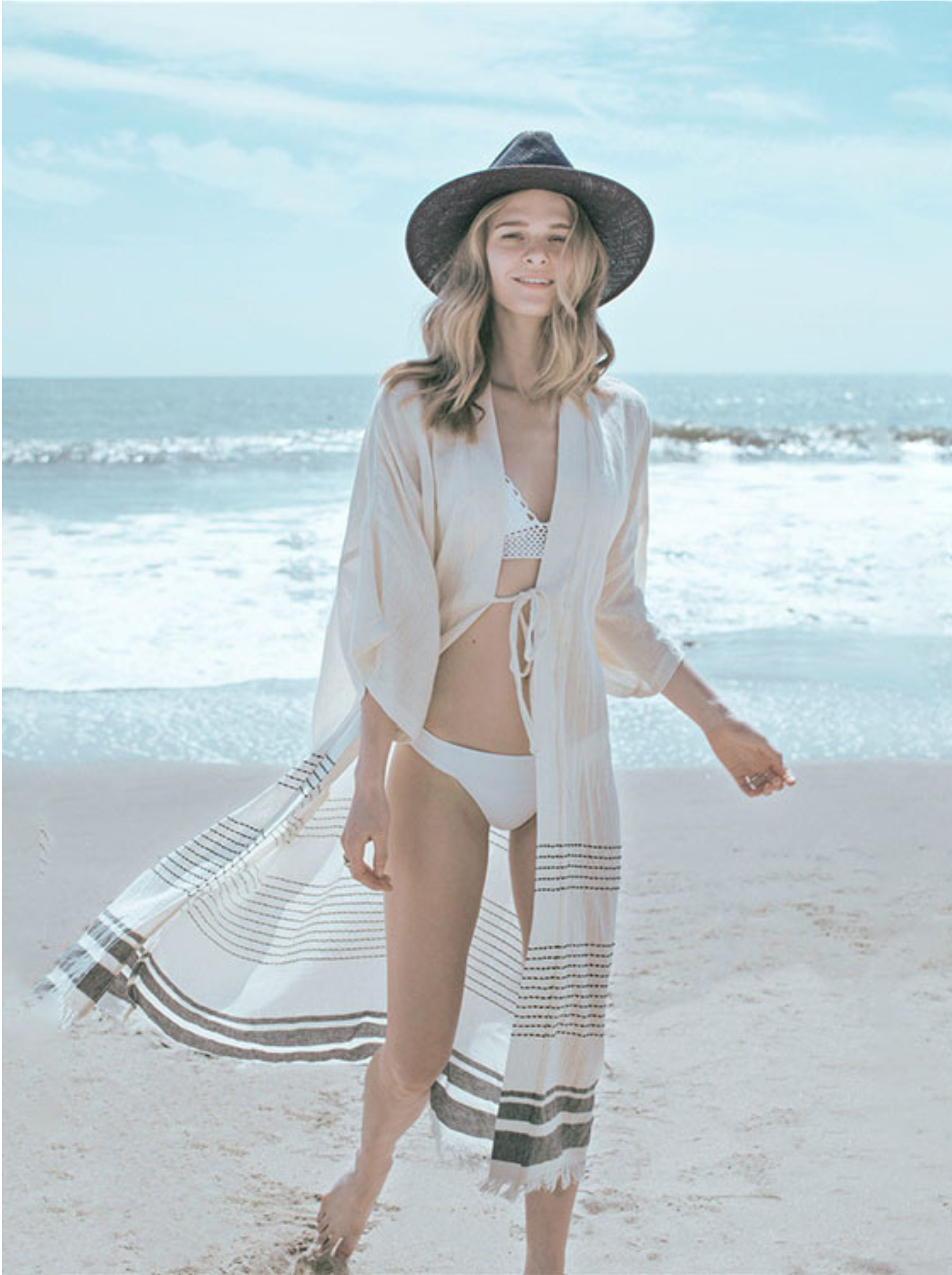 Kimono de plage long beige clair pour femme avec rayures et franges Nolisse.